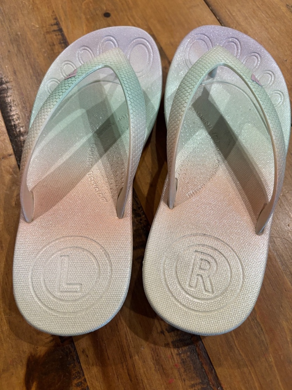 FITFLOP
Iqushion Kids Iridescent Flip Flops (Little Kid)